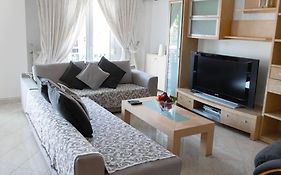 2 Bedroom Holiday Flat, Renovated, In The Centre